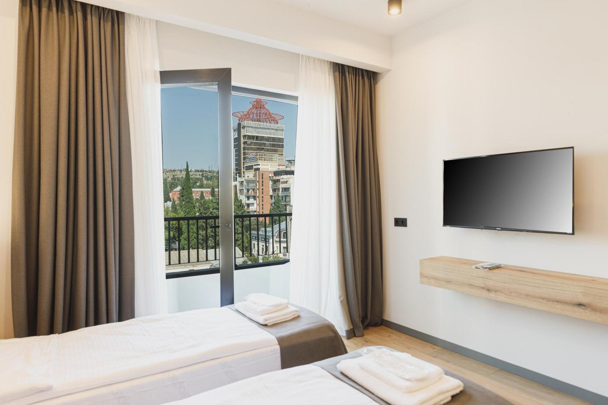 The Moon Hotel Тбилиси Экстерьер фото