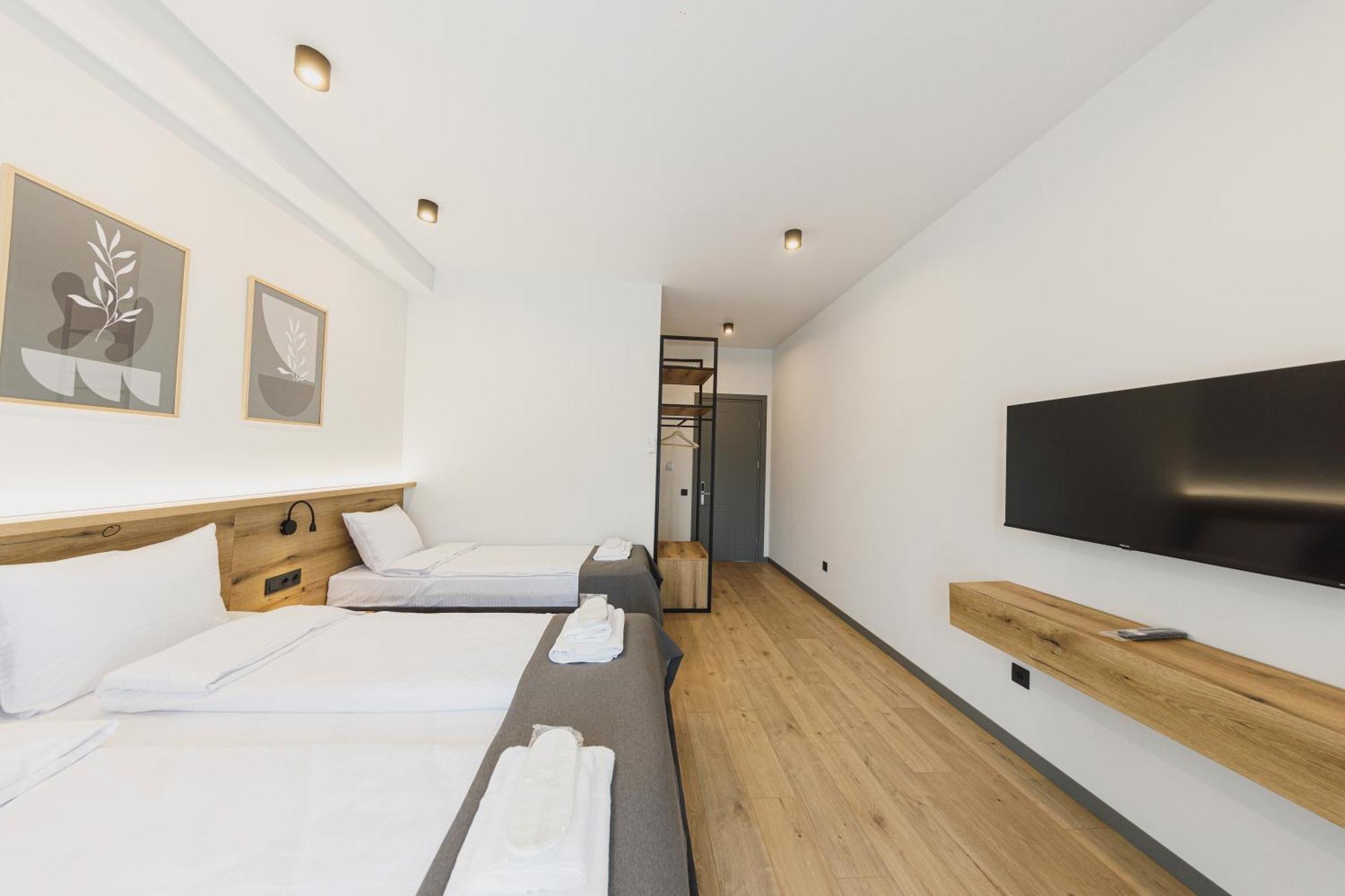 The Moon Hotel Тбилиси Экстерьер фото